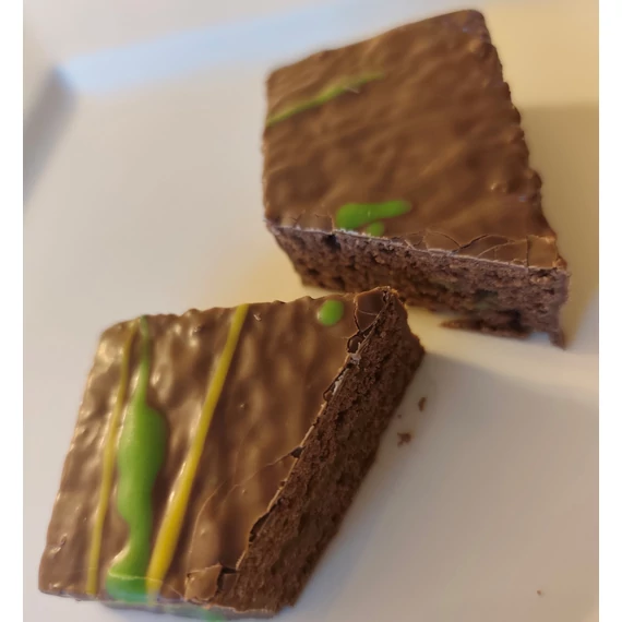 Pisztácia ízű kakaós piskóta 40 g.