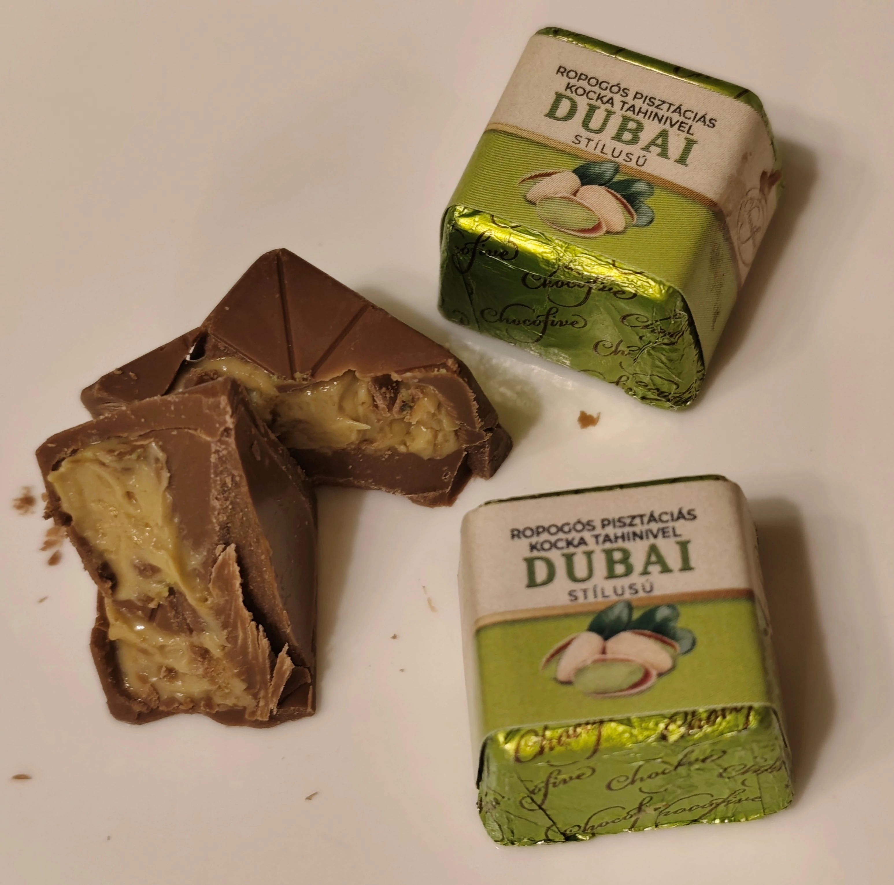 Ropogós pisztáciás kocka tahinivel (Dubai stílusú) belga tejcsokoládéban